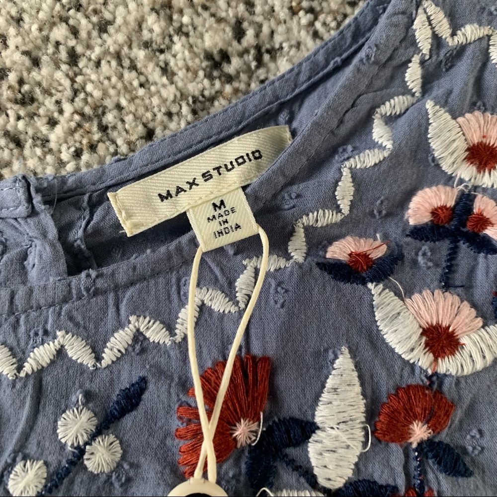 NWT Max Studio Light Blue Floral Embroidered Long Sleeve Blouse Size Med - Picture 2 of 5